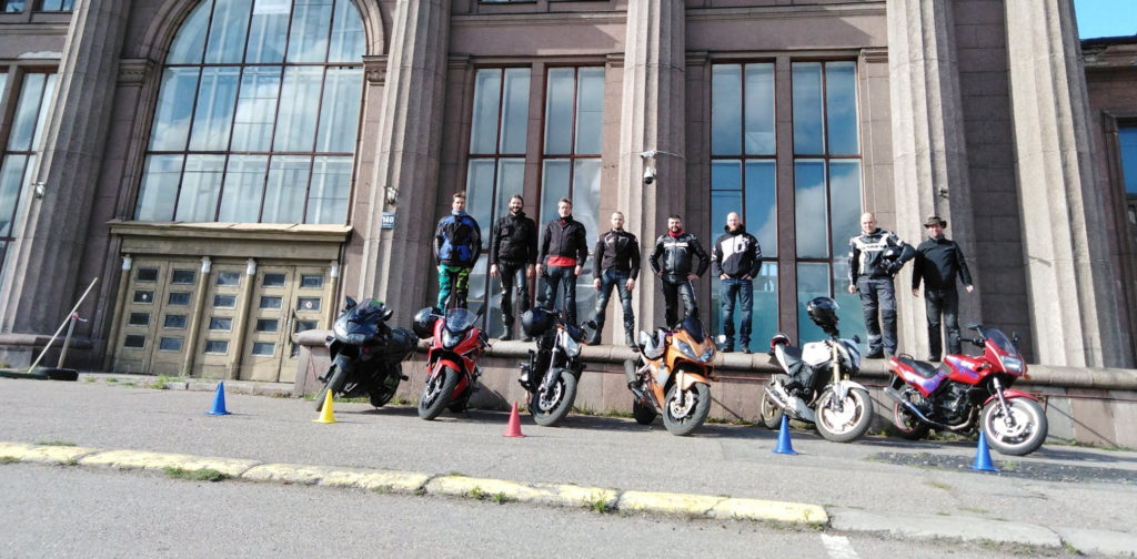 stage moto international anti pilote de ligne droite en Lettonie à Riga