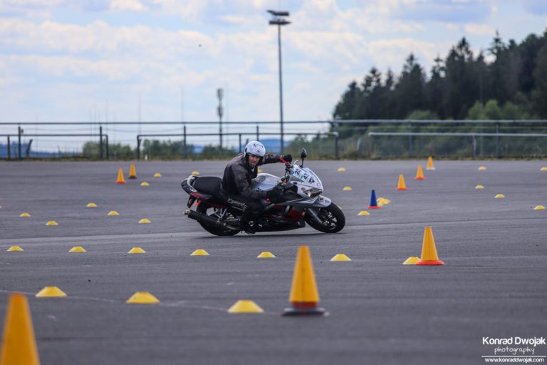 Compétition internationale de Moto Gymkhana en Catalogne