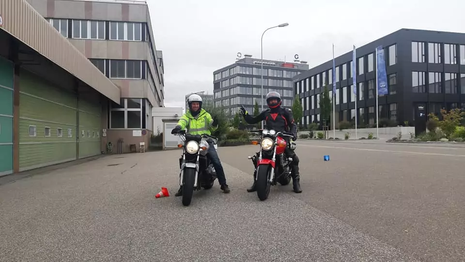 stage moto suisse-stage moto anti pilote de ligne droite-stage de perfectionnement-stage de maniabilité
